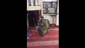Izraelio kariai per musulmonų mečetės garsiakalbius gieda Chanukos giesmes