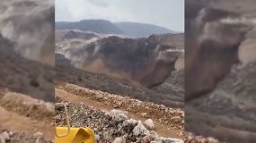 Turkijos aukso kasykloje dėl nuošliaužos po griuvėsiais atsidūrė grupė žmonių