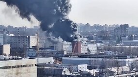 Sankt Peterburgo dangų užtemdė juodi gaisro dūmai