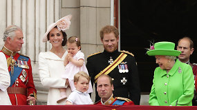 Iškilmės Britanijoje: balkone su karaliene ir tėvais pirmą kartą pasirodė ir jaunoji princesė