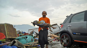 Galingos stichijos nuniokotoje Indonezijos Sulavesio saloje – apokaliptiniai vaizdai