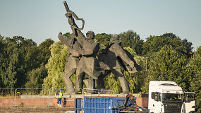 Rygoje nukeliamas paminklas sovietų kariams – sprendimą priėmė Rusijai pradėjus karą Ukrainoje