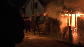 Radviliškyje degė du netoliese stovintys namai – įtariamas padegimas