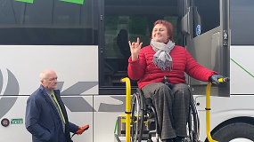 „Keliausime drąsiai ir oriai!”: pirmą kartą Lietuvoje keleiviams su judumo negalia – 10 autobusų