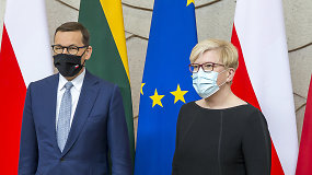 Lenkijos premjeras Vilniuje kvietė tautiečius skiepytis: tai leis greičiau grįžti prie normalaus gyvenimo
