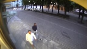 Kaune užfiksuoti vyrai, įtariami nuplė&scaron;ę vėliavą