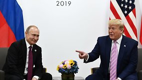 G20 susitikime D.Trumpas juokais pagrūmojo pirštu V.Putinui: nesikiškite į rinkimus