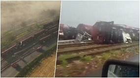 Prasiautęs tornadas Italijoje išvartė traukinio vagonus