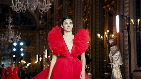Romoje pristatyta „Giambattista Valli X H&M“ kolekcija – ant podiumo žingsniavo ir Kendall Jenner