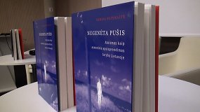 Knygą „Nugenėta pušis“ pristačiusi N.Putinaitė: Krašto apsaugos ministras padėjo ją reklamuoti