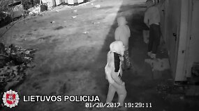 Įrankių vagyste įtariamus jaunuolius užfiksavo vaizdo kamera