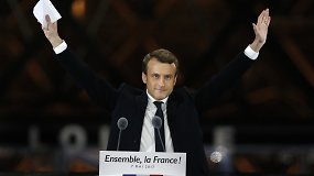 Šėlstanti minia sveikino Prancūzijos prezidentu tapusį E.Macroną