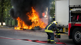 Vilniuje, Apkasų gatvėje, degė šiukšlių konteineriai