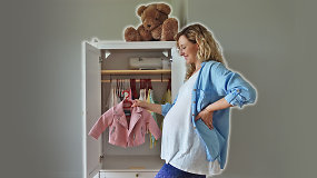 Kaip pasiruošti gimdymui ir naujagimiui: ruošiame kūdikio drabužius