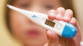Gydytojos patarimai: pakilusią vaiko temperatūrą numušti reikia ne visada