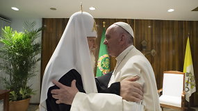 Popiežius Pranciškus susitiko su Rusijos ortodoksų bažnyčios patriarchu Kirilu
