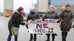 Krematoriumo statybomis Vilniuje nepatenkinti protestuotojai susiriejo su A.Maldeikiene