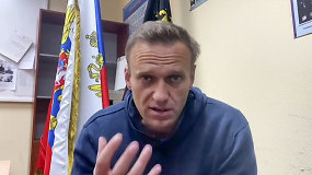 A.Navalno teismas įvyko tiesiog policijos nuovadoje – advokatams dokumentai pateikti paskutinę minutę, žurnalistai liko už durų
