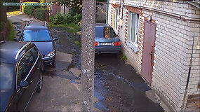 Nufilmavo, kaip kauniečio kiemas paskendo fekalijose
