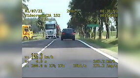 Lenkijos policijai įkliuvo dideliu greičiu lėkęs lietuvis BMW vairuotojas