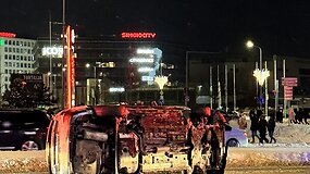Ozo gatvėje susidūrė keturi automobiliai: vienas jų apvirto ant &scaron;ono