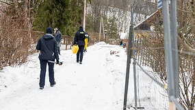 Statybos inspektoriai atvyko prie Gitano Nausėdos namų atlikti patikrinimo dėl tvoros