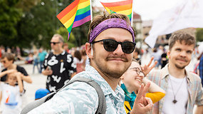 Praūžė „Vilnius Pride“ eitynės: LGBTQ+ bendraminčiai – „Lygios teisės – tai, ko kiekvienas žmogus nusipelno“