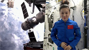 Kinijos astronautė sveikina visas moteris su kovo 8-ąja – tiesiai iš kosmoso