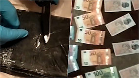 Smūgis nusikalstamo pasaulio atstovams: išimti kilogramai narkotinių medžiagų, stambios pinigų sumos