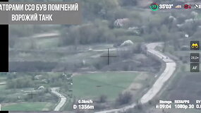 Pirmas toks vaizdo įra&scaron;as: amerikieti&scaron;kas dronas-kamikadzė &bdquo;Switchblade&ldquo; naikina rusų karius