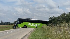 Ties Liepalingiu keleivinis autobusas Praha - Talinas užtvėrė kelią