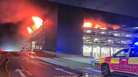 Londono Lutono oro uoste kilo didžiulis gaisras