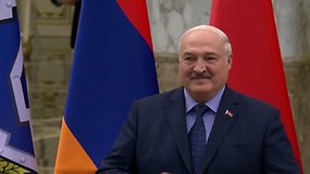 Aliaksandro Lukašenkos galva nevalingai dreba: tai ligos ženklas ar senatvė?
