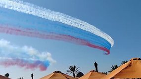 Grupė reaktyvinių lėktuvų nudažė dangų Rusijos vėliavos spalvomis