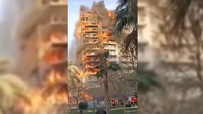 Daugiabučius apėmęs pražūtingas gaisras Valensijoje pasiglemžė mažiausiai keturių žmonių gyvybes
