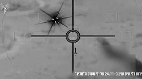 Nufilmuota, kaip Izraelis numušinėja dronus ir raketas