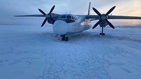 Keleivinis lėktuvas nepataikė nusileisti oro uoste: sėdo ant užšalusios upės