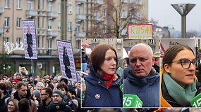 &bdquo;&Scaron;alin rankas nuo laisvo žodžio&ldquo;: protestuoja pilna Nepriklausomybės aik&scaron;tė