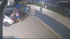 Kaimynas įsibrovė per tvorą į kiemą ir ėmė niokoti Kauno rajone gyvenančios &scaron;eimos turtą