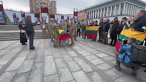 Atsisveikinimo su Ukrainoje mū&scaron;io lauke žuvusiu Tomu Valentėliu ceremonija Kyjive