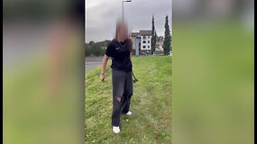 Renkamos lė&scaron;os paauglei, kuri tvirtina peiliu ir kirviu gynusis nuo migranto