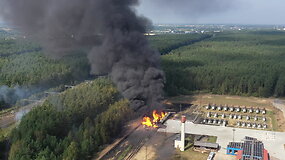 Vaizdai i&scaron; drono: pamatykite, kaip atrodo gaisro vieta