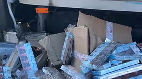 Lenkijoje į avariją pateko didžiulį kiekį kontrabandinių cigarečių vežęs Lietuvos pilietis