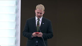 EP narys Lukas Sieper deklamuoja eiles apie sezoninį laiko keitimą