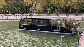 Danės upe ėmė plaukioti dvylikos vietų elektrinis autobusas