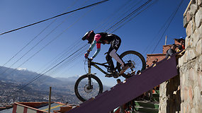 Net 3,6 km svaiginančiu greičiu žemyn, Bolivijoje – ilgiausių kalnų dviračių lenktynių debiutas