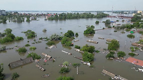 Chersono regione potvynio lygis siekia daugiau kaip 5,6 metro: gyvenvietės skendi vandenyje, žmonės priversti palikti namus