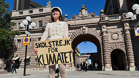 Greta baigė mokyklą, atsisakyti protestų dėl klimato neketina – „Kova tik prasidėjo“