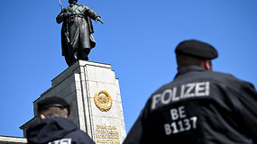 Berlynas uždraudė per karo pabaigos minėjimą prie paminklų iškelti Rusijos simboliką