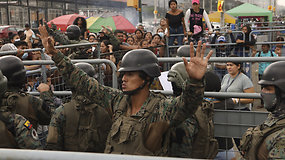 Ekvadoro kalėjimuose kontrolę perima šalies kariuomenė